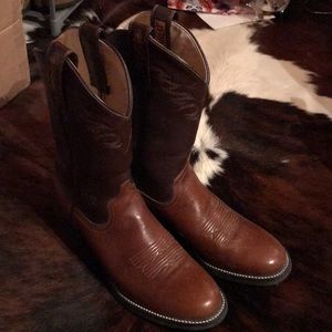 Ariat women’s size 8 boot.